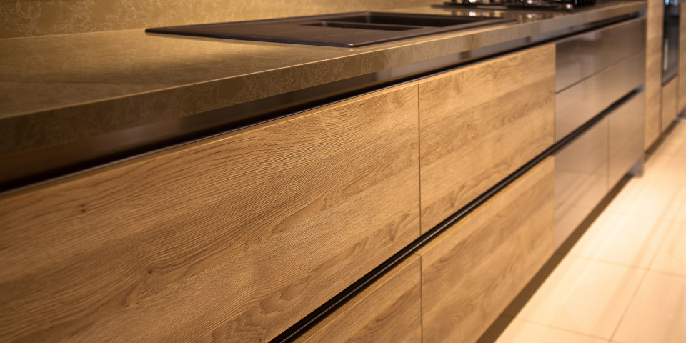 우드 재질 주방 카운터 사진